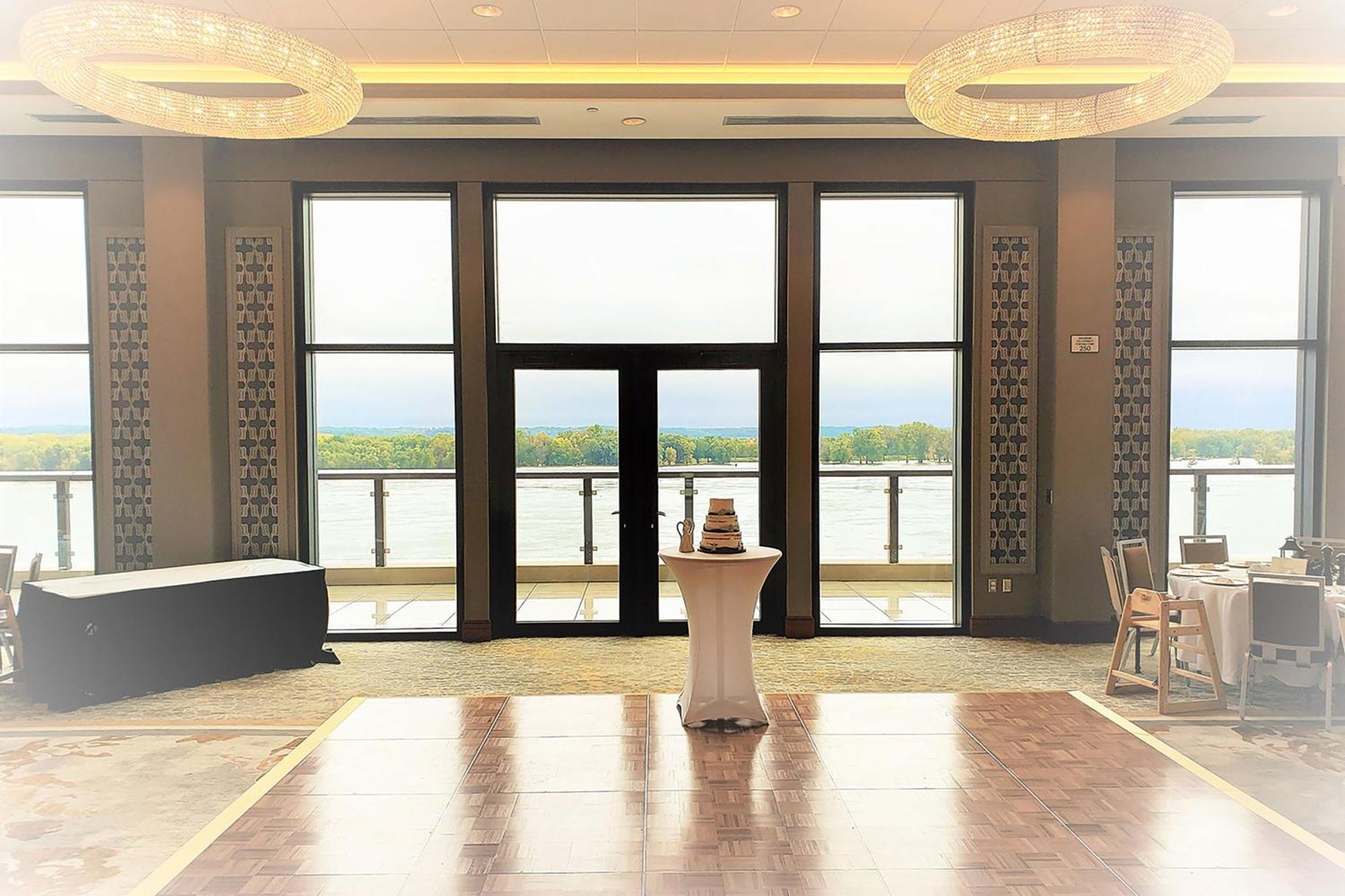 The Merrill Hotel & Conference Center, Muscatine, A Tribute Portfolio Hotel Экстерьер фото
