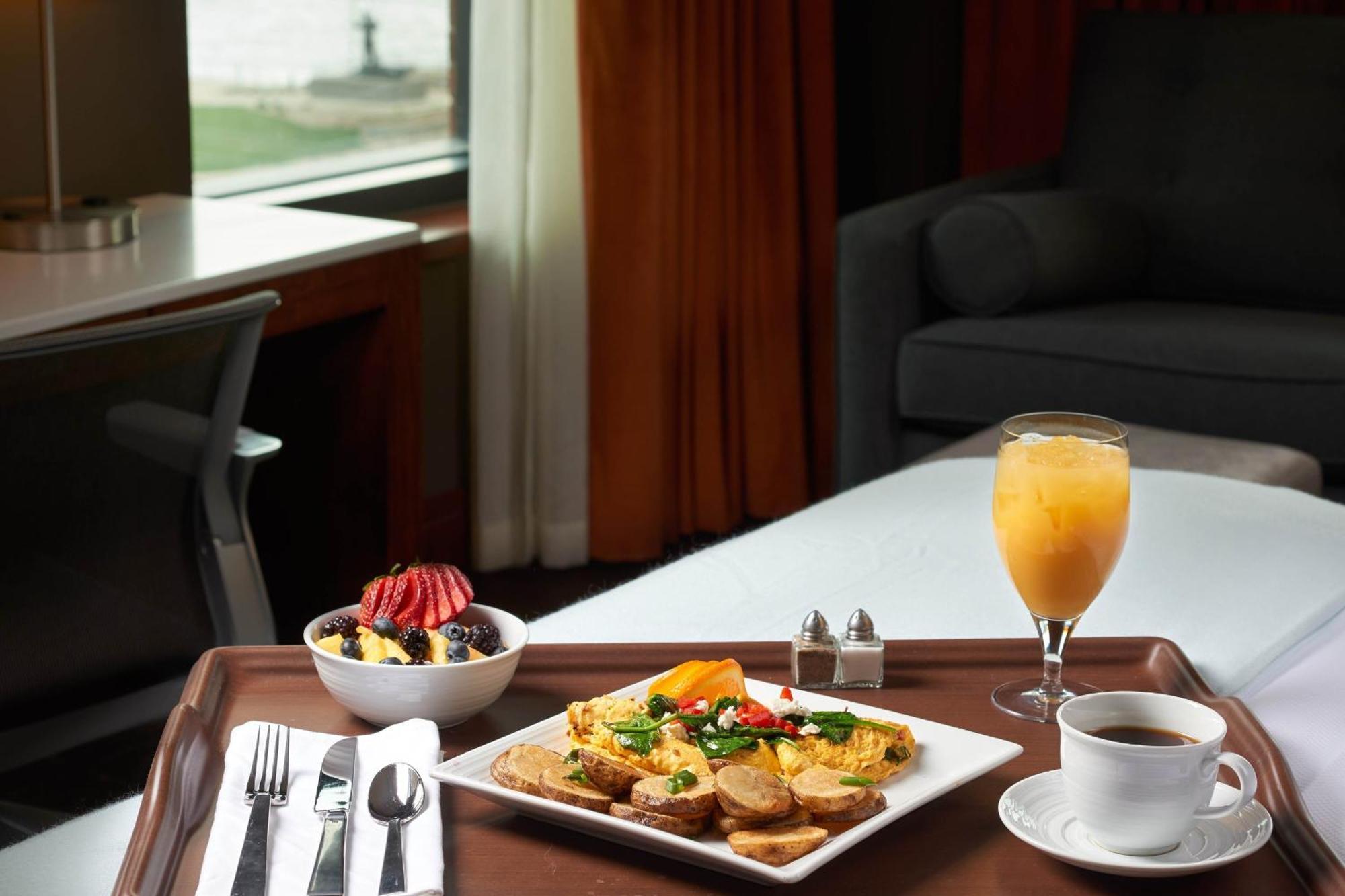 The Merrill Hotel & Conference Center, Muscatine, A Tribute Portfolio Hotel Экстерьер фото