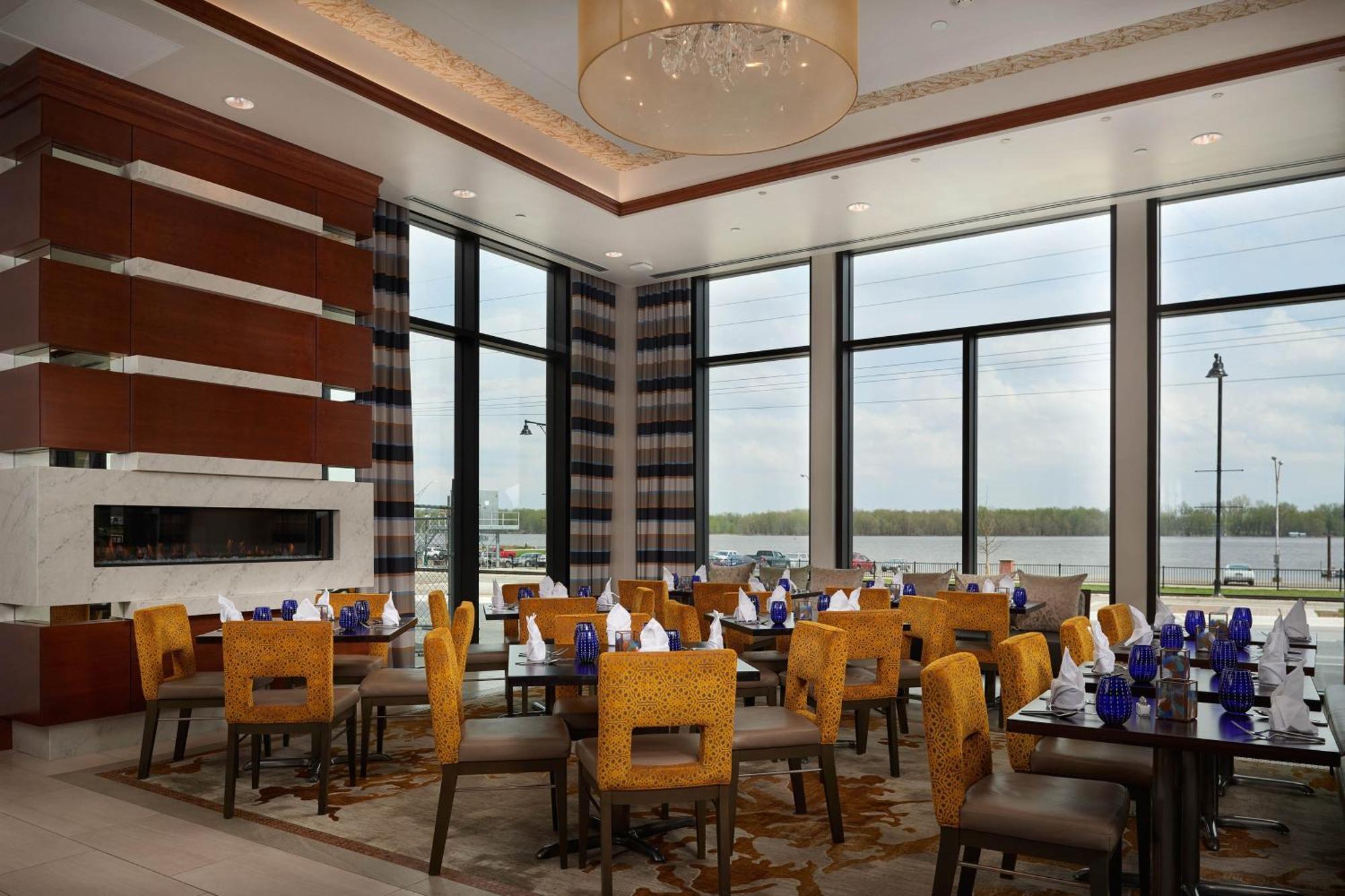 The Merrill Hotel & Conference Center, Muscatine, A Tribute Portfolio Hotel Экстерьер фото