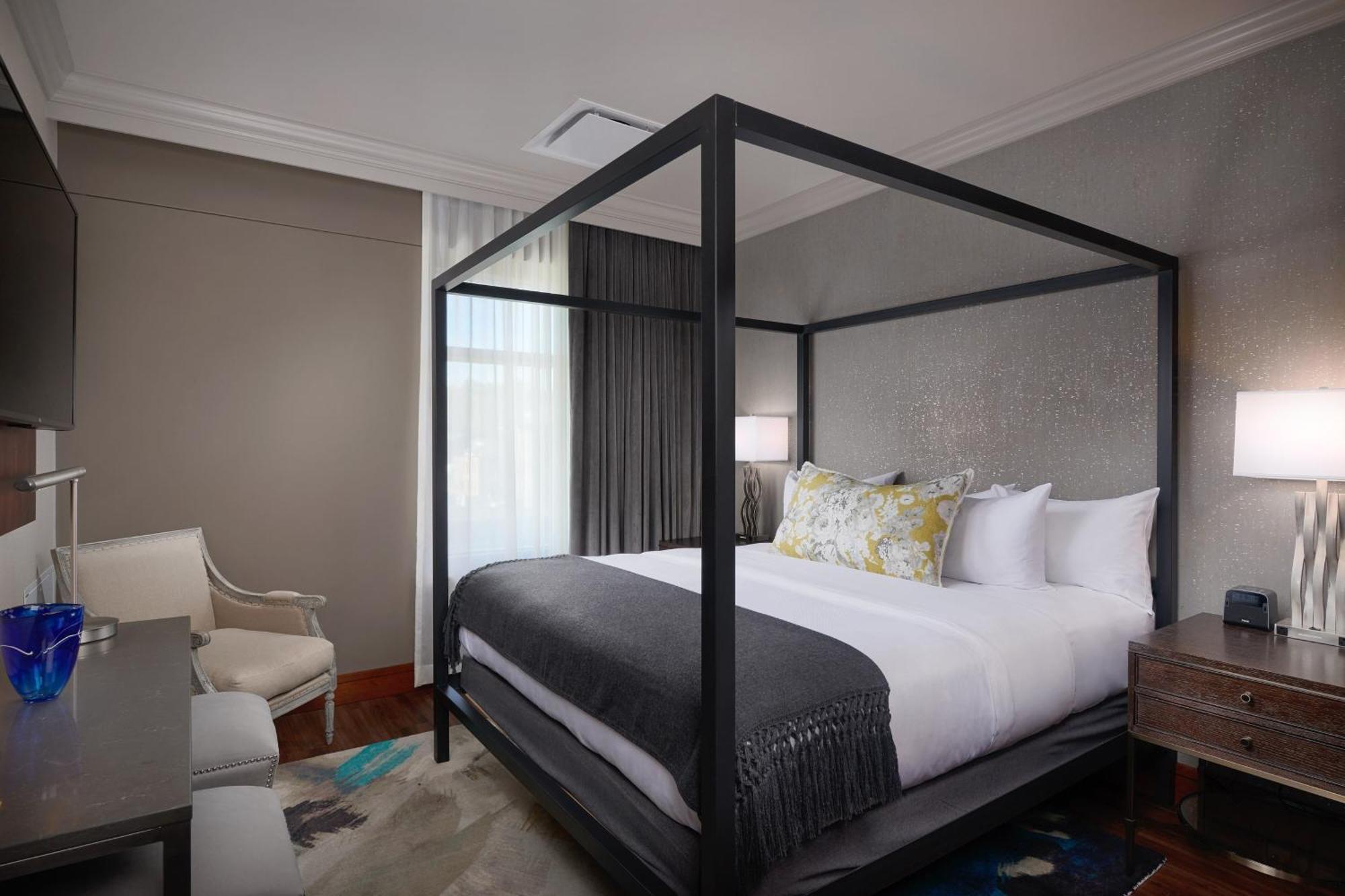 The Merrill Hotel & Conference Center, Muscatine, A Tribute Portfolio Hotel Экстерьер фото