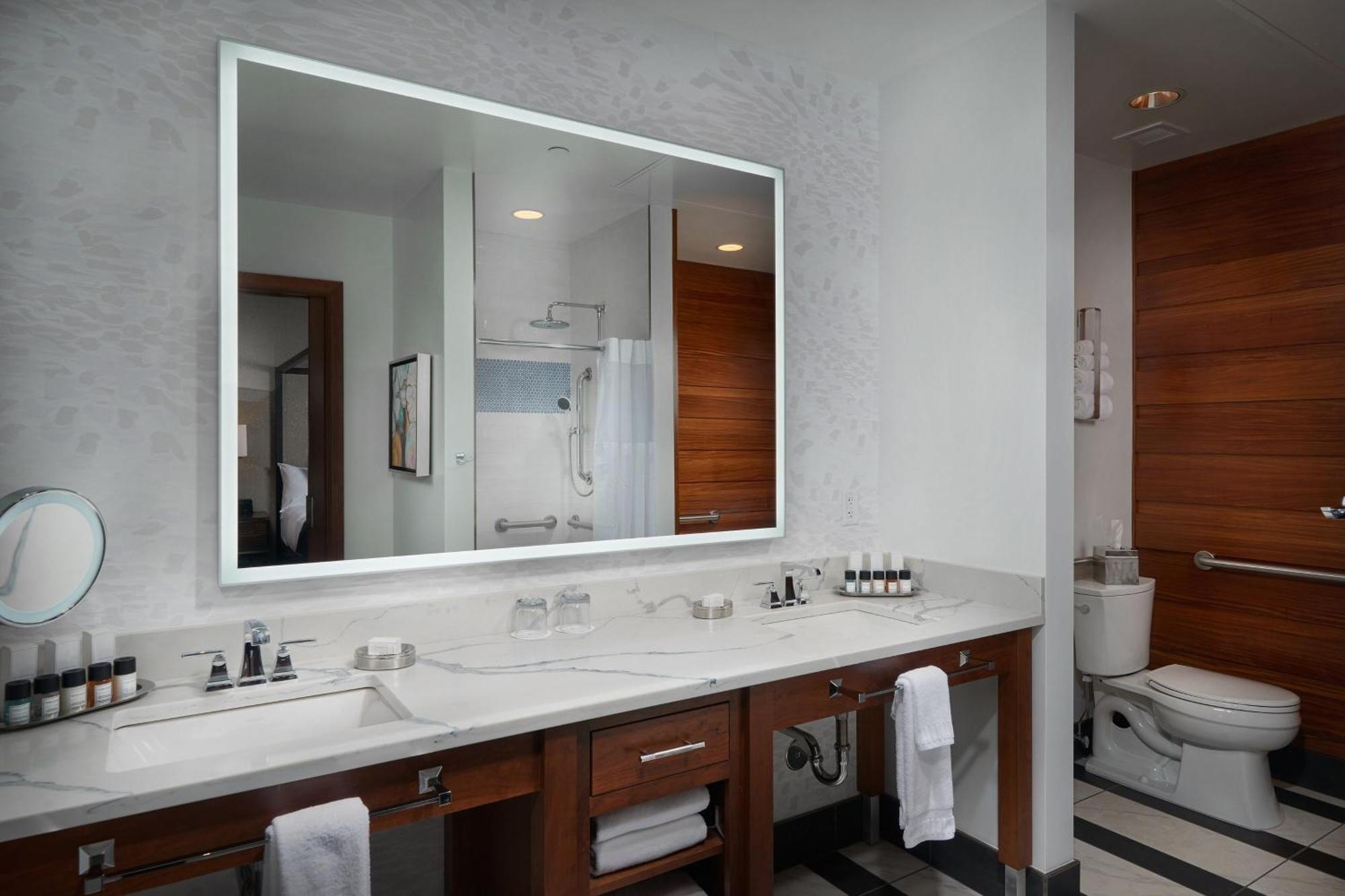 The Merrill Hotel & Conference Center, Muscatine, A Tribute Portfolio Hotel Экстерьер фото