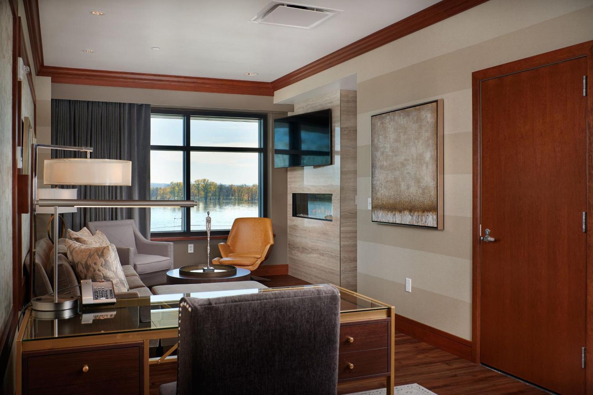 The Merrill Hotel & Conference Center, Muscatine, A Tribute Portfolio Hotel Экстерьер фото