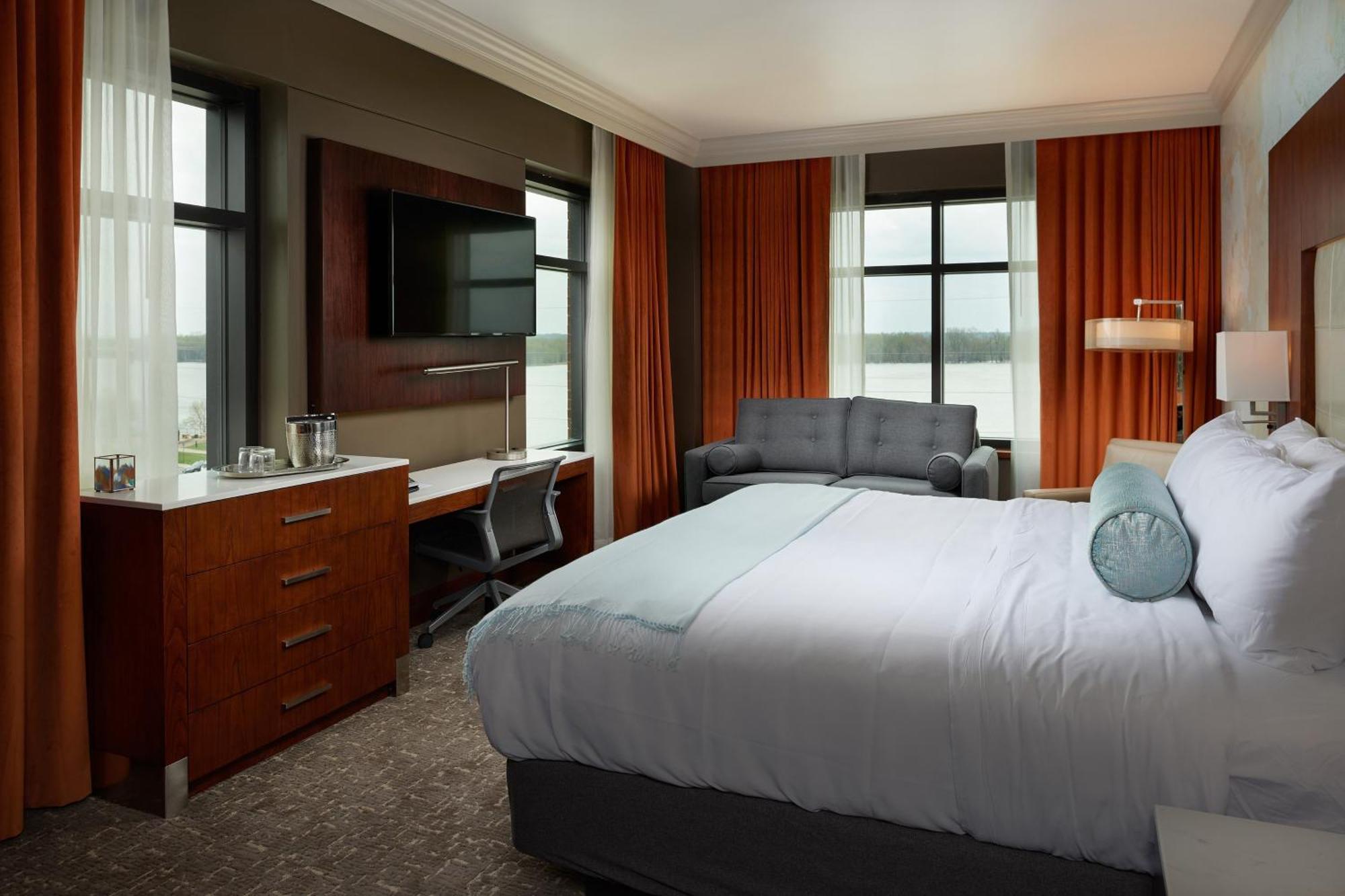 The Merrill Hotel & Conference Center, Muscatine, A Tribute Portfolio Hotel Экстерьер фото